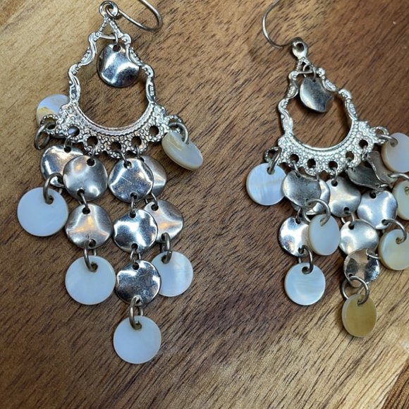 Boho Beach shell Dangly keyhole medallion earrings - Picture 4 of 5